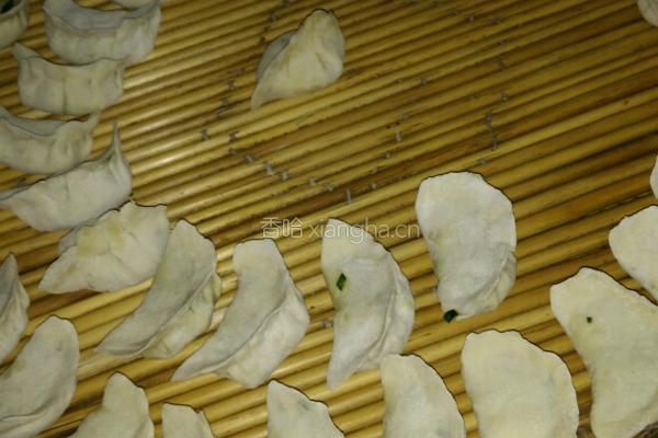 韭菜猪肉馅水饺的做法图解4