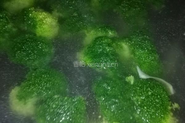 猪肉炒西兰花的做法图解5