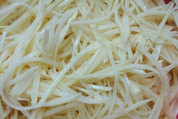 小米辣拌土豆丝的做法图解1