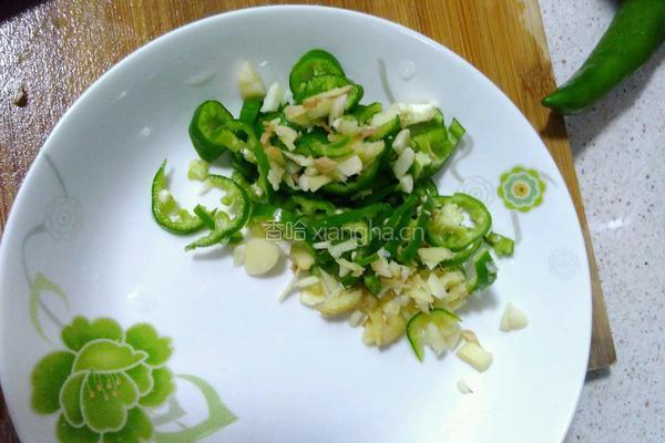 凉拌豆芽木耳的做法图解2