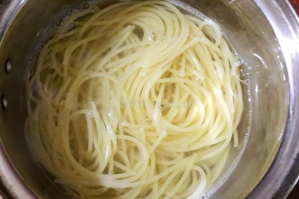 蛤蜊罗勒意面的做法图解3