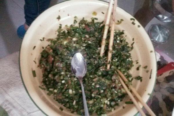葱肉饺子的做法图解4