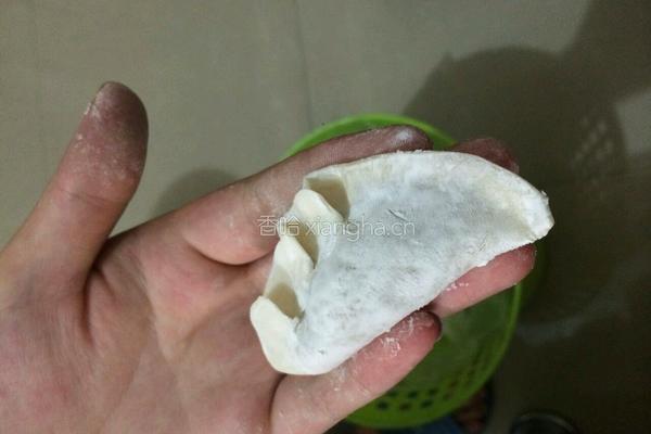 葱肉饺子的做法图解7