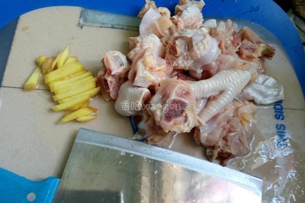 姜丝鸡块的做法图解2