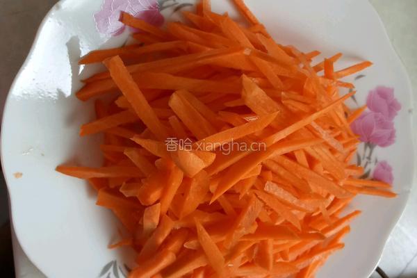 胡萝卜炒肉的做法图解1