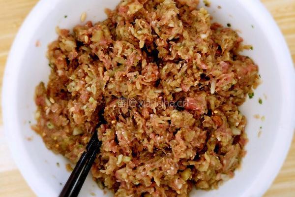 茄子猪肉饺子的做法图解4