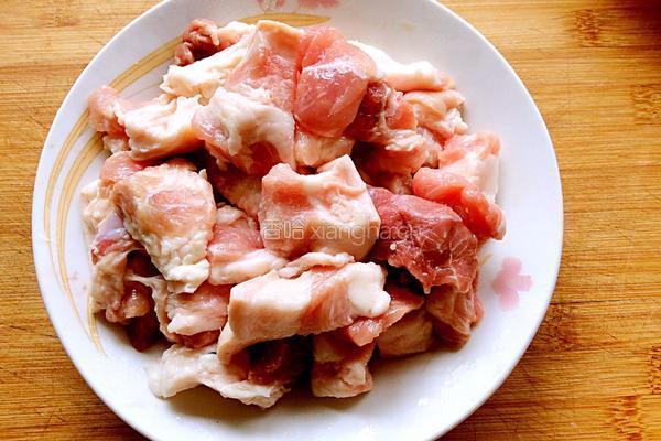 红烧肉炖豆腐的做法图解1