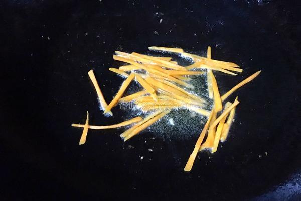 榨菜炒肉丝的做法图解5