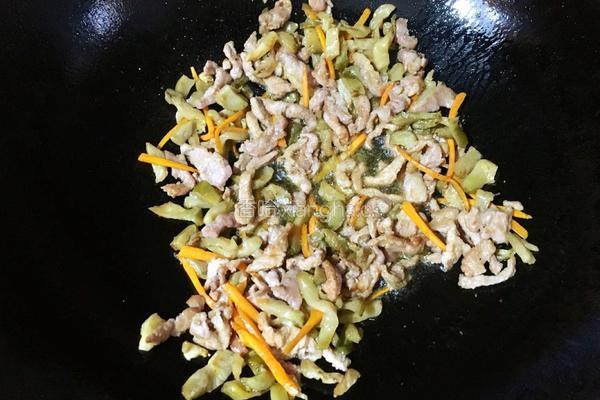 榨菜炒肉丝的做法图解8