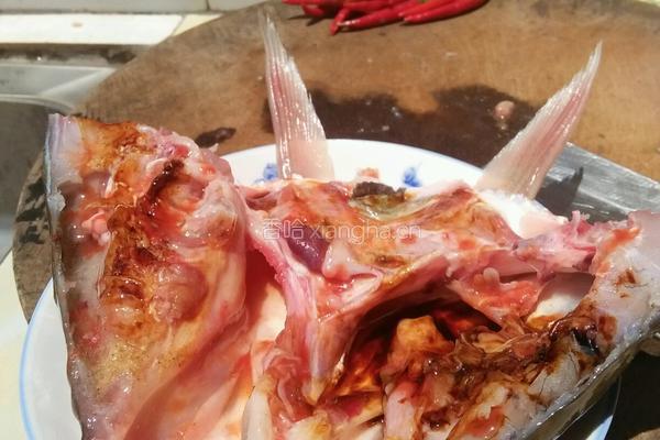 剁椒鱼头（芝麻味）的做法图解1