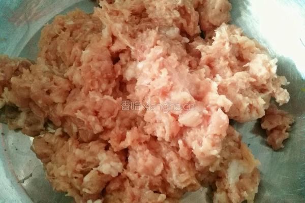 猪肉豇豆馅饺子的做法图解2