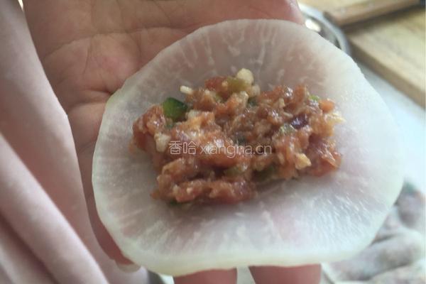 萝卜蒸肉卷的做法图解1