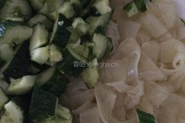 爽口黄瓜粉皮的做法图解3