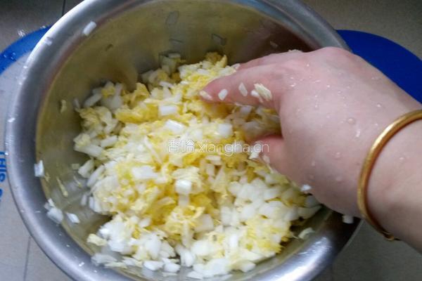 白菜饺子的做法图解3
