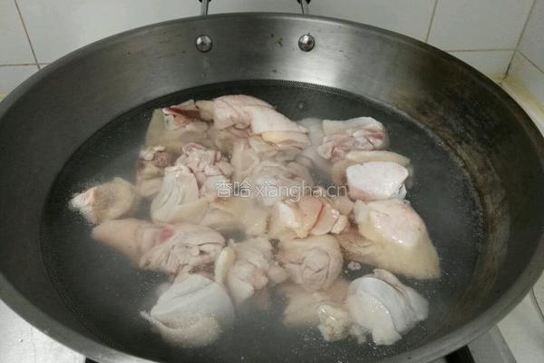 鸡腿炖榛蘑的做法图解1