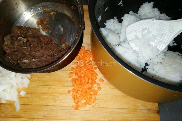 孜然牛肉炒大米饭的做法图解1
