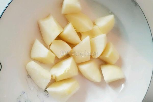 冰糖苹果银耳汤的做法图解3