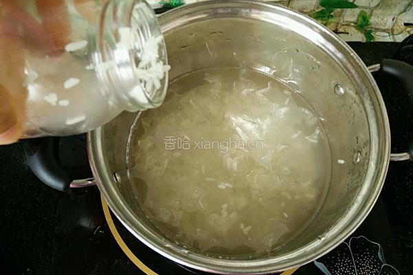 醪糟银耳羹的做法图解5