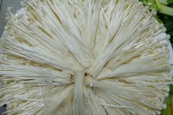 蒜蓉蚝油蒸金针菇的做法图解2