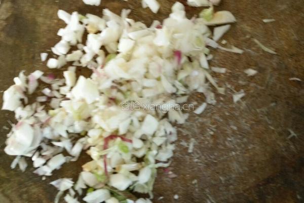 芹菜肉饺子的做法图解2