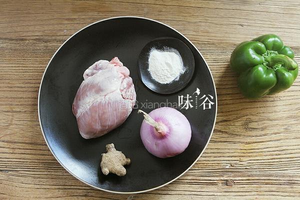 青椒炒猪心的做法图解1