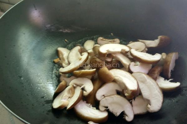 香菇炒肉的做法图解5