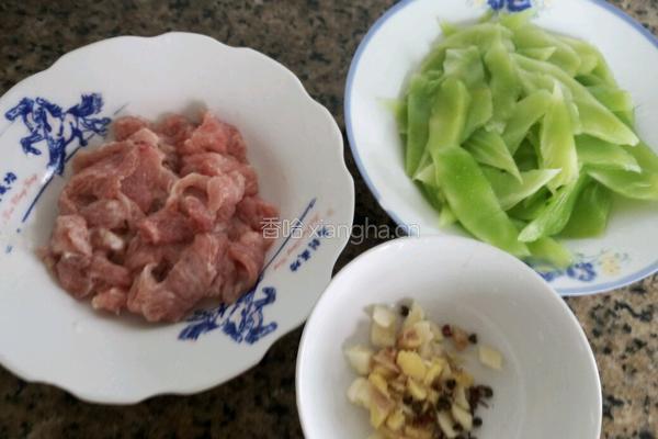 青笋肉片的做法图解2