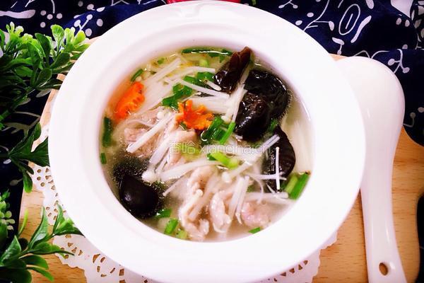 金针菇木耳肉片汤的做法图解10