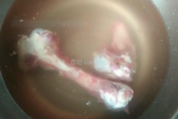 冬瓜大骨汤的做法图解1