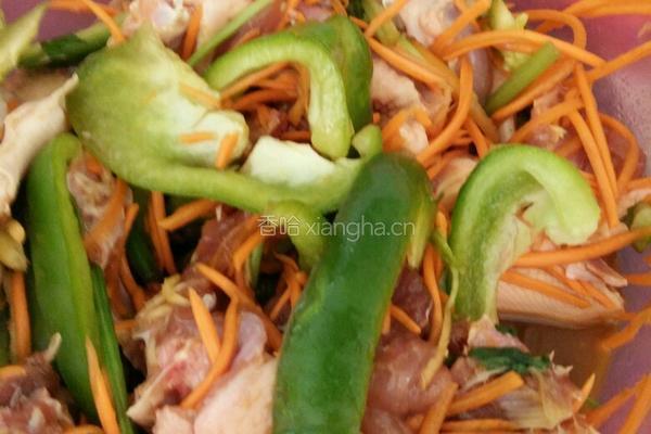 胡萝卜青椒炒鸭肉的做法图解11