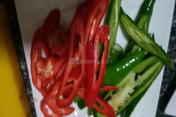 双椒蒜苔炒猪心的做法图解2