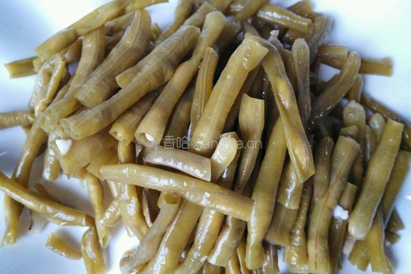 辣椒酸豆角炒猪生肠的做法图解2