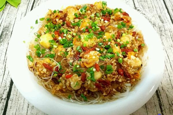 蒜蓉蚝油扇贝肉蒸粉丝的做法图解7