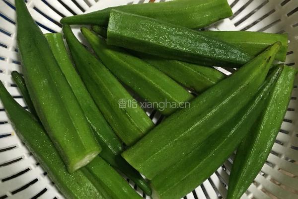 响油蒜香秋葵的做法图解1