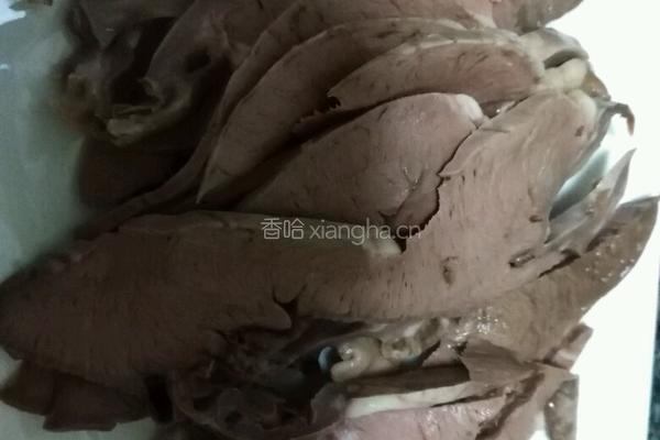双椒蒜苔炒猪心的做法图解1