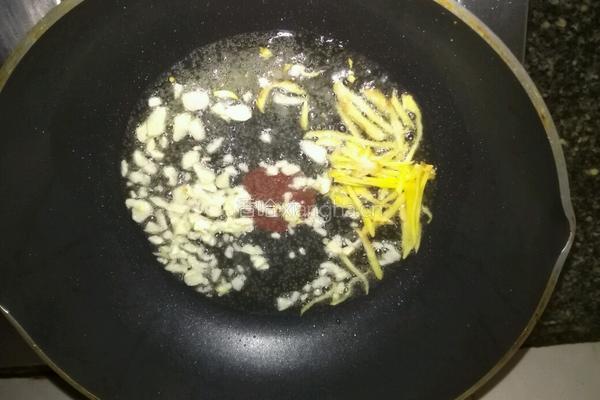 双椒蒜苔炒猪心的做法图解5