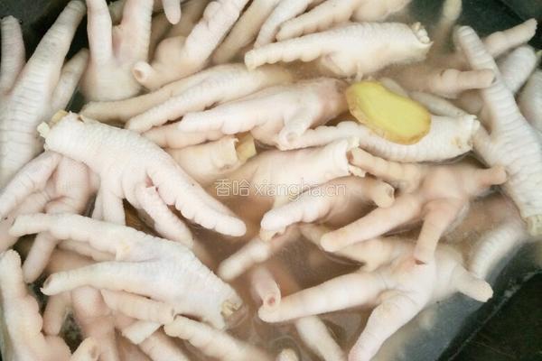 蒜蓉红烧鸡爪的做法图解1