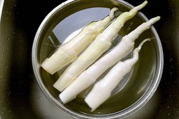 茭白炒肉丝的做法图解5