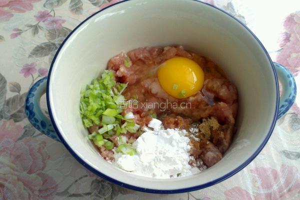 生菜肉丸汤的做法图解3