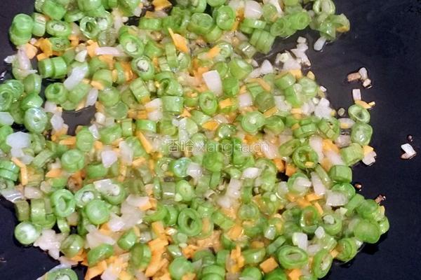 豇豆酱油炒饭的做法图解5
