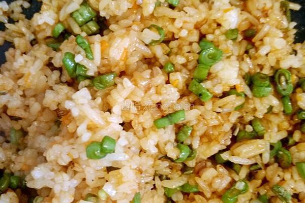 豇豆酱油炒饭的做法图解7