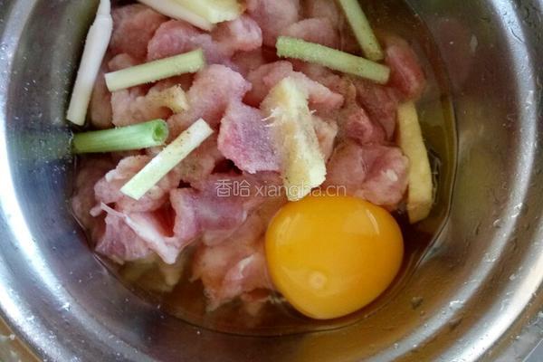 肉段烧茄子的做法图解2