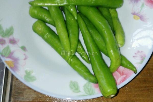 杭椒炒顺风的做法图解2