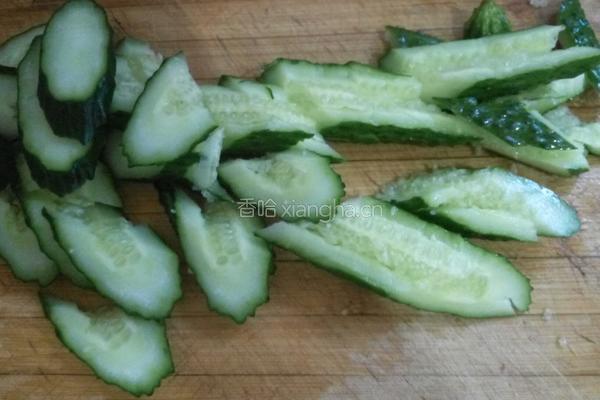 荆芥拌黄瓜的做法图解3