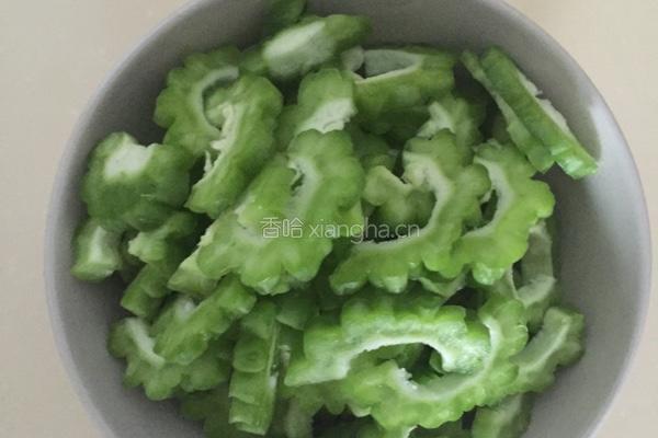 苦瓜鸡蛋的做法图解3