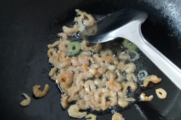 芹菜虾米的做法图解3