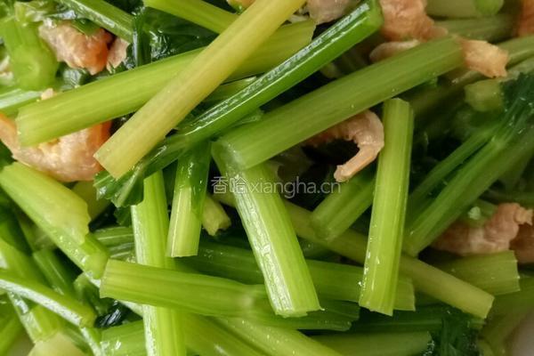 芹菜虾米的做法图解5