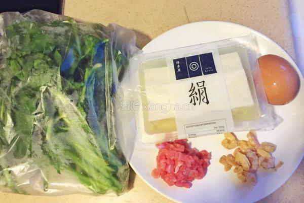 菠菜豆腐瘦肉海米蛋花汤的做法图解1