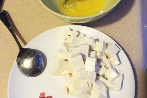 菠菜豆腐瘦肉海米蛋花汤的做法图解2