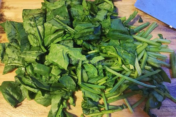 菠菜豆腐瘦肉海米蛋花汤的做法图解3